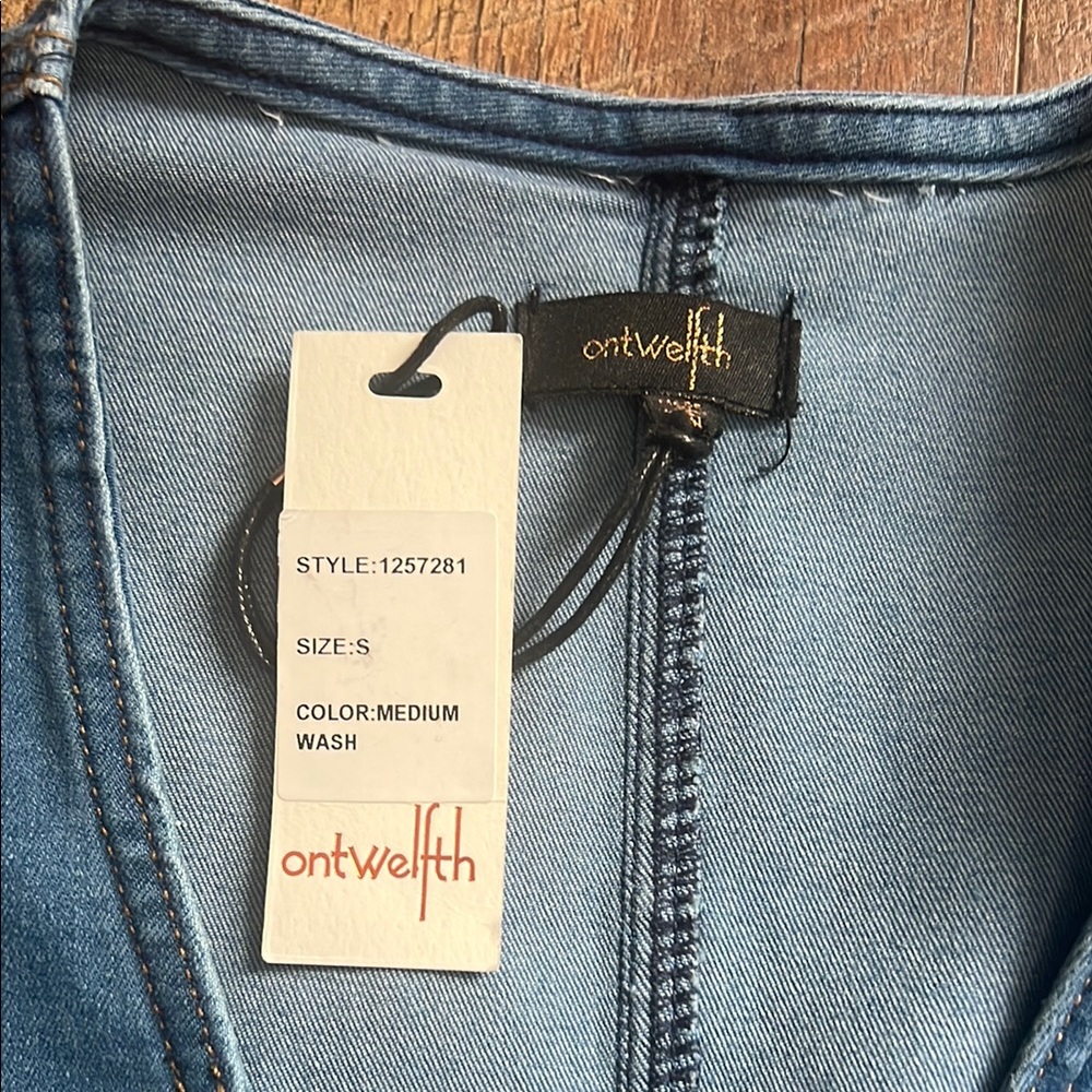 Blue Denim Overalls with Short Sleeves and Front Zipper - Picture 5 of 14